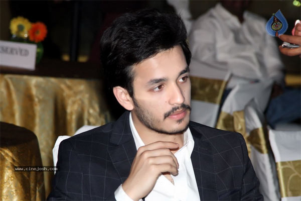 akhil,allu arjun,aarya,sukumar,akhil movie,akhil akkineni  ‘అఖిల్’ అల్లు అర్జున్‌ను ఫాలో అవ్వాలి! 